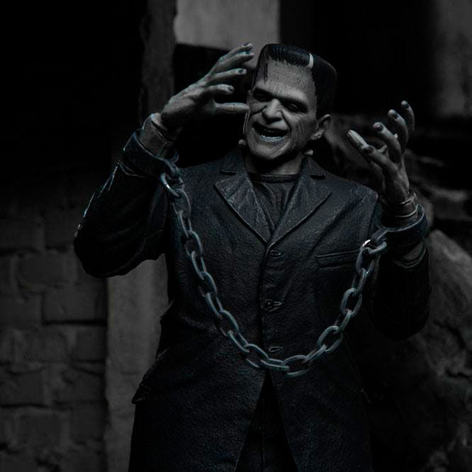 Imagen 2 de Figura Ultimate Frankenstein Monster Black And White Universal Monsters 18Cm