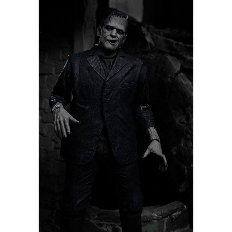 Imagen 3 - Figura Ultimate Frankenstein Monster Black And White Universal Monsters 18Cm
