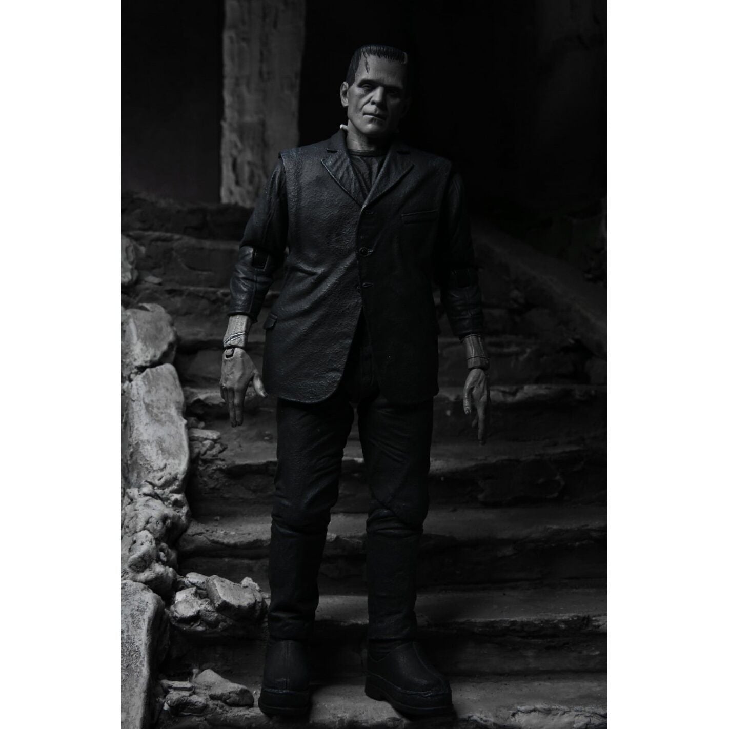 Imagen 7 - Figura Ultimate Frankenstein Monster Black And White Universal Monsters 18Cm