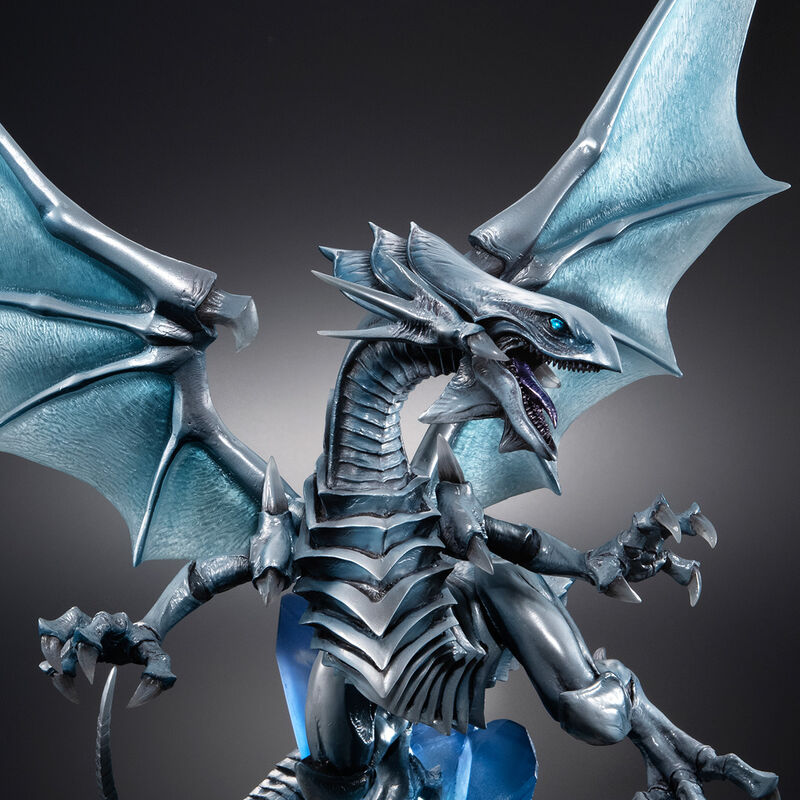 Imagen 6 de Figura Blue Eyes White Dragon Duel Monsters Art Works Holographic Edition Yu-Gi-Oh!  28Cm