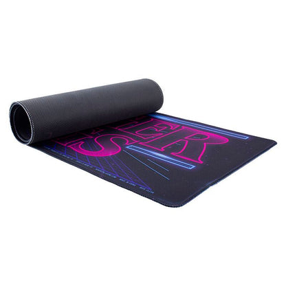 Imagen de Alfombrilla Gaming Logo Arcade Stranger Things parte de nuestra colección en Espadas y más, sitio oficial.