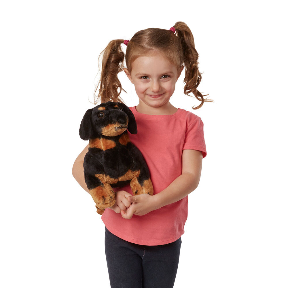 Imagen de Peluche Perro Salchicha parte de nuestra colección en Espadas y más, sitio oficial.