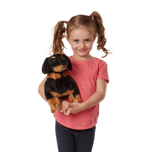 Imagen de Peluche Perro Salchicha parte de nuestra colección en Espadas y más, sitio oficial.