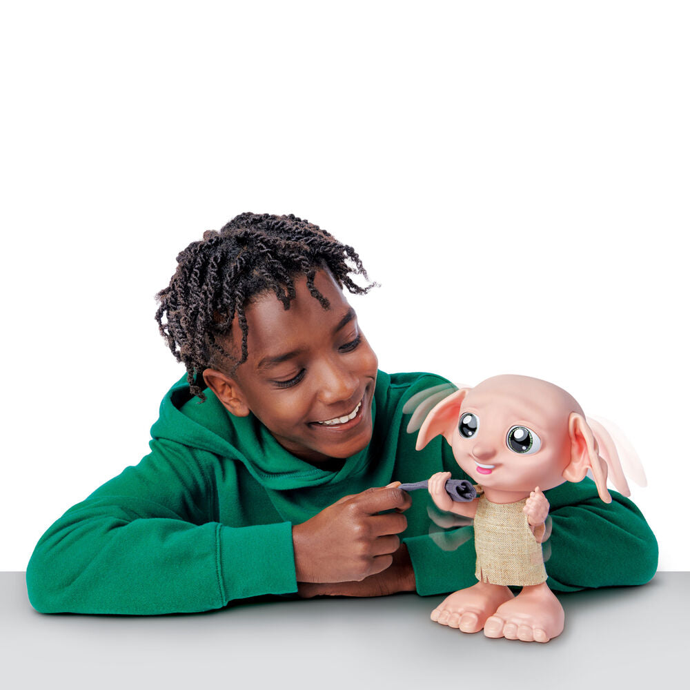 Imagen de Dobby Interactivo Harry Potter Wizarding World Español parte de nuestra colección en Espadas y más, sitio oficial.