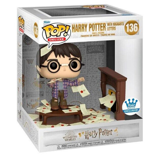 Imagen 1 de Figura Pop Deluxe Harry Potter Anniversary Harry Potter With Hogwarts Letters Exclusive