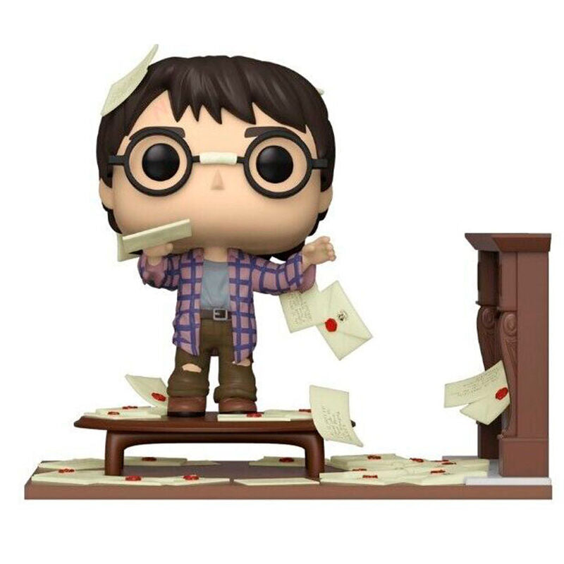 Imagen 2 de Figura Pop Deluxe Harry Potter Anniversary Harry Potter With Hogwarts Letters Exclusive