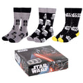 Imagen de Set 3 Calcetines Star Wars Adulto Adulto parte de nuestra colección en Espadas y más, sitio oficial.