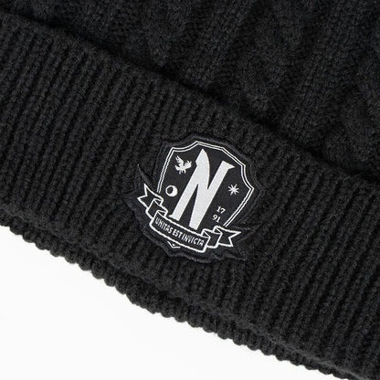 Imagen de Set Gorro Y Guantes Miercoles parte de nuestra colección en Espadas y más, sitio oficial.