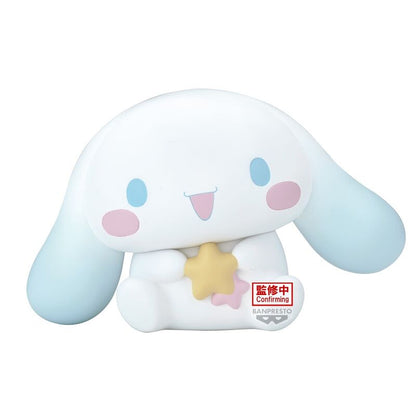 Imagen de Figura Cinnamoroll Softmates Sanrio Characters 15Cm parte de nuestra colección en Espadas y más, sitio oficial.