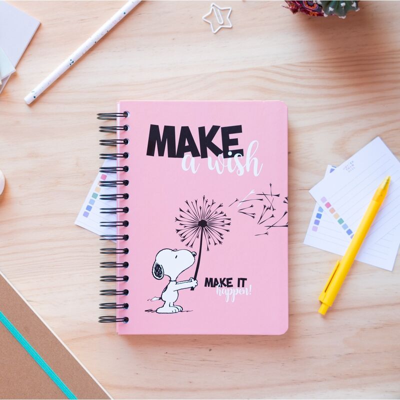 Imagen de Cuaderno A5 Snoopy parte de nuestra colección en Espadas y más, sitio oficial.