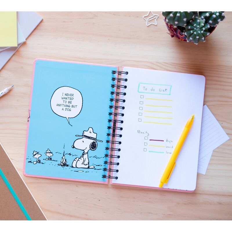 Imagen de Cuaderno A5 Snoopy parte de nuestra colección en Espadas y más, sitio oficial.