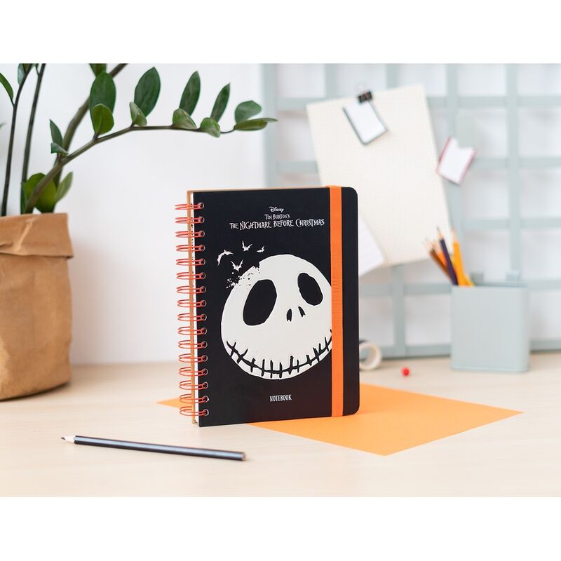 Imagen de Cuaderno A5 Pesadilla Antes De Navidad Disney parte de nuestra colección en Espadas y más, sitio oficial.