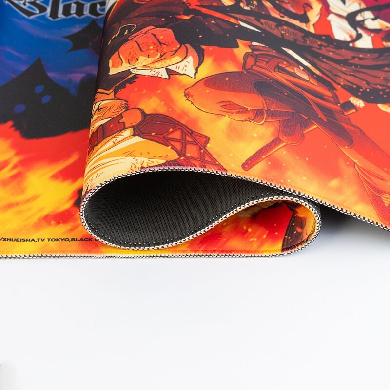 Imagen de Alfombrilla Gaming Black Clover parte de nuestra colección en Espadas y más, sitio oficial.