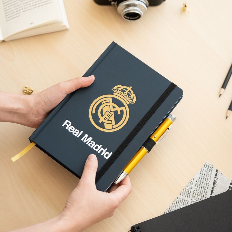 Imagen 5 de Cuaderno A5 Premium + Boligrafo Proyector Real Madrid