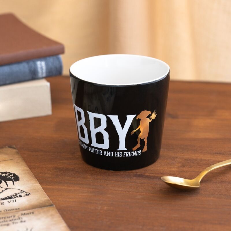 Imagen de Taza Premium Dobby Harry Potter parte de nuestra colección en Espadas y más, sitio oficial.