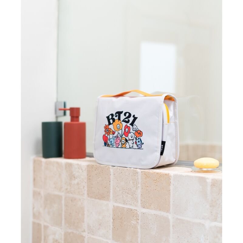Imagen de Neceser Viaje Bt21 parte de nuestra colección en Espadas y más, sitio oficial.