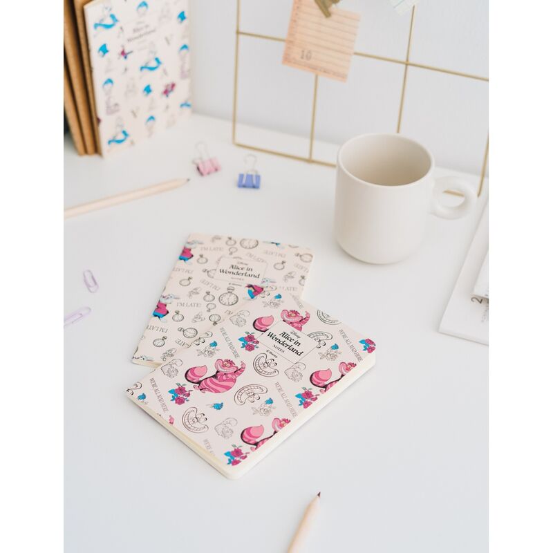 Imagen de Set 3 Cuadernos A6 Alicia En El Pais De Las Maravillas Disney parte de nuestra colección en Espadas y más, sitio oficial.