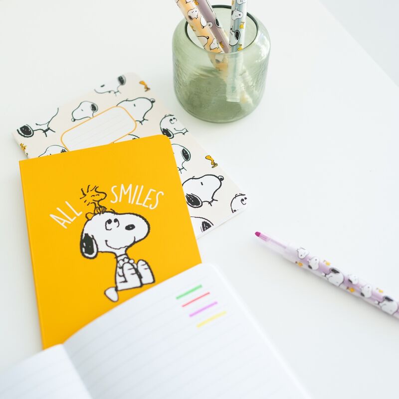 Imagen de Set Papeleria Snoopy parte de nuestra colección en Espadas y más, sitio oficial.