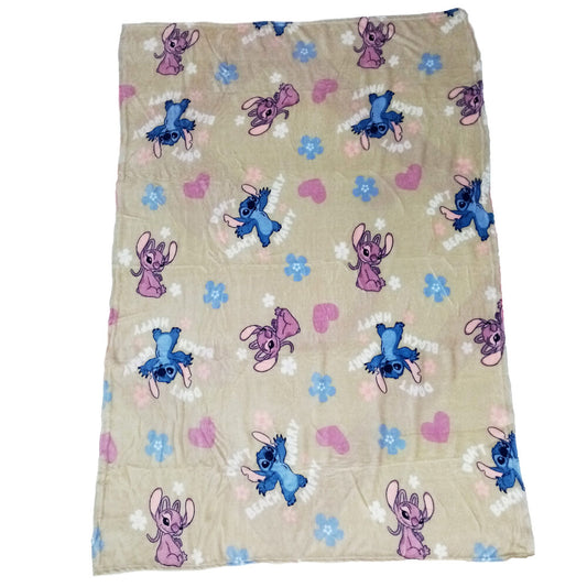Imagen de Manta Coralina Stitch Disney 110X150cm parte de nuestra colección en Espadas y más, sitio oficial.
