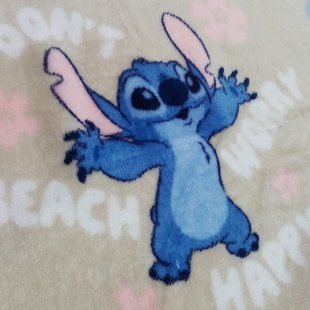 Imagen de Manta Coralina Stitch Disney 110X150cm parte de nuestra colección en Espadas y más, sitio oficial.