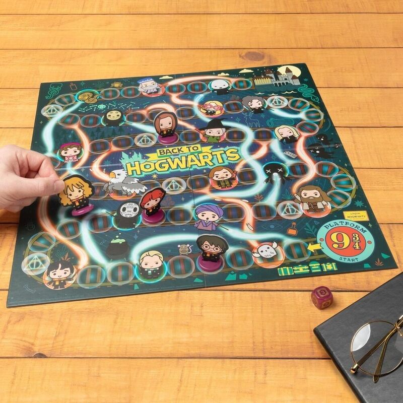 Imagen de Juego Mesa Regreso A Hogwarts Harry Potter Español parte de nuestra colección en Espadas y más, sitio oficial.