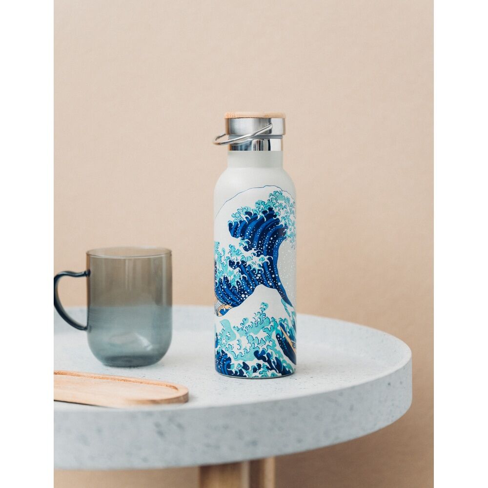 Imagen de Botella Acero Inoxidable La Gran Ola De Kanagawa Hokusai 500Ml parte de nuestra colección en Espadas y más, sitio oficial.