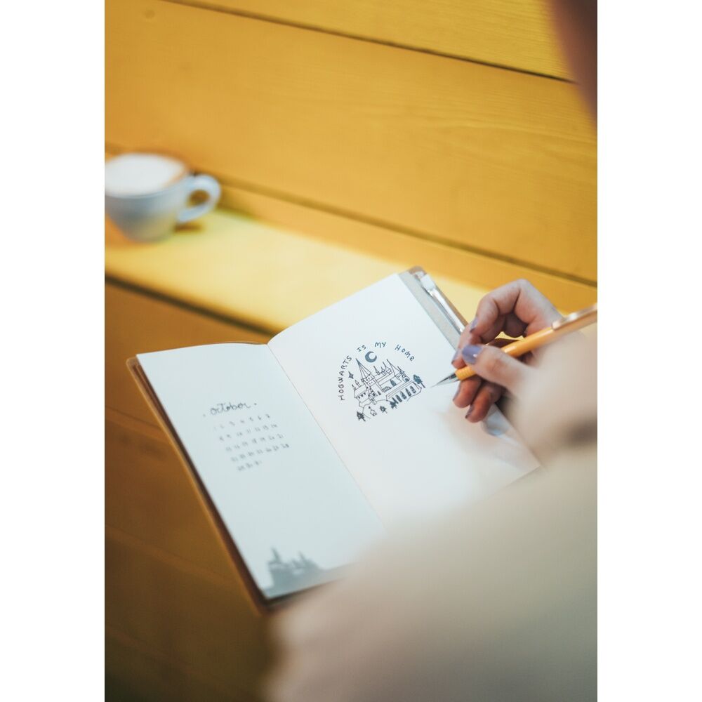 Imagen de Cuaderno De Viaje Hufflepuff Harry Potter parte de nuestra colección en Espadas y más, sitio oficial.