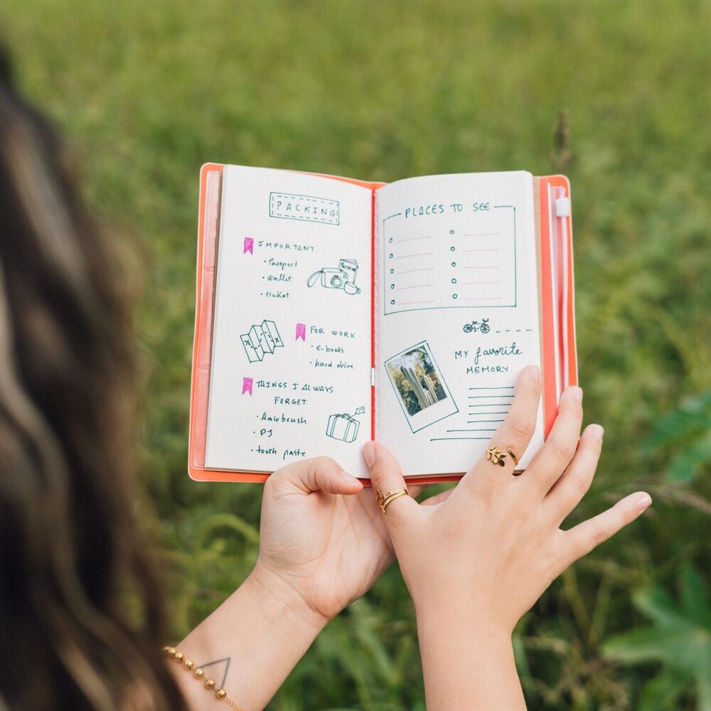 Imagen de Cuaderno De Viaje Frida Kahlo parte de nuestra colección en Espadas y más, sitio oficial.