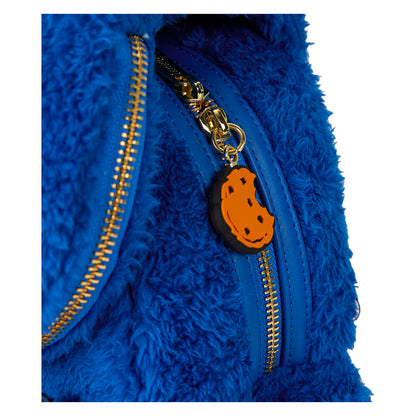 Imagen de Mochila Peluche + Monedero Cookie Monster Barrio Sesamo Loungefly parte de nuestra colección en Espadas y más, sitio oficial.