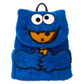 Imagen de Mochila Peluche + Monedero Cookie Monster Barrio Sesamo Loungefly parte de nuestra colección en Espadas y más, sitio oficial.