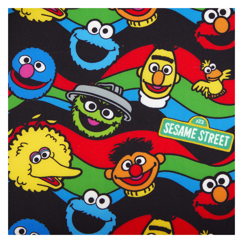 Imagen de Bolso Peluche Elmo Barrio Sesamo Loungefly parte de nuestra colección en Espadas y más, sitio oficial.