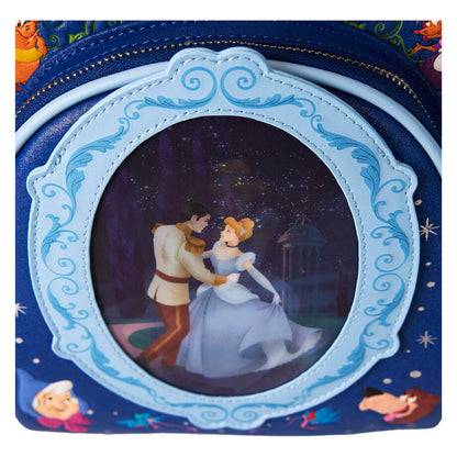 Imagen de Mochila Lenticular 75Th Anniversary La Cenicienta Disney Loungefly 26Cm parte de nuestra colección en Espadas y más, sitio oficial.