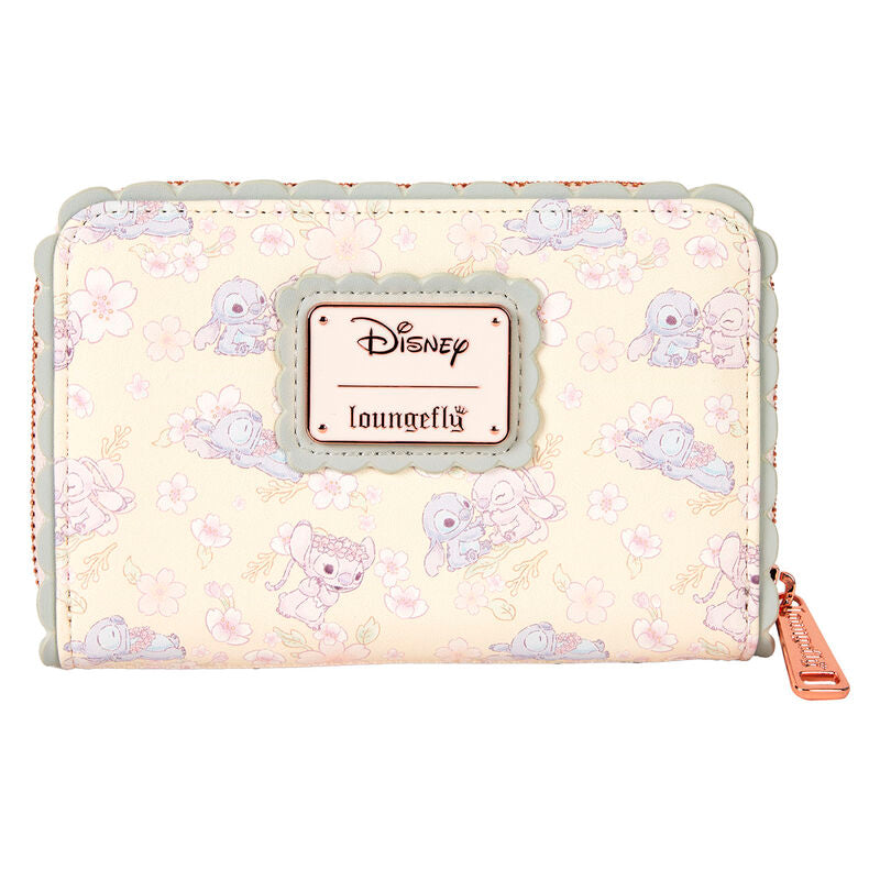 Imagen de Cartera Cherry Blossom Stitch Disney Loungefly parte de nuestra colección en Espadas y más, sitio oficial.