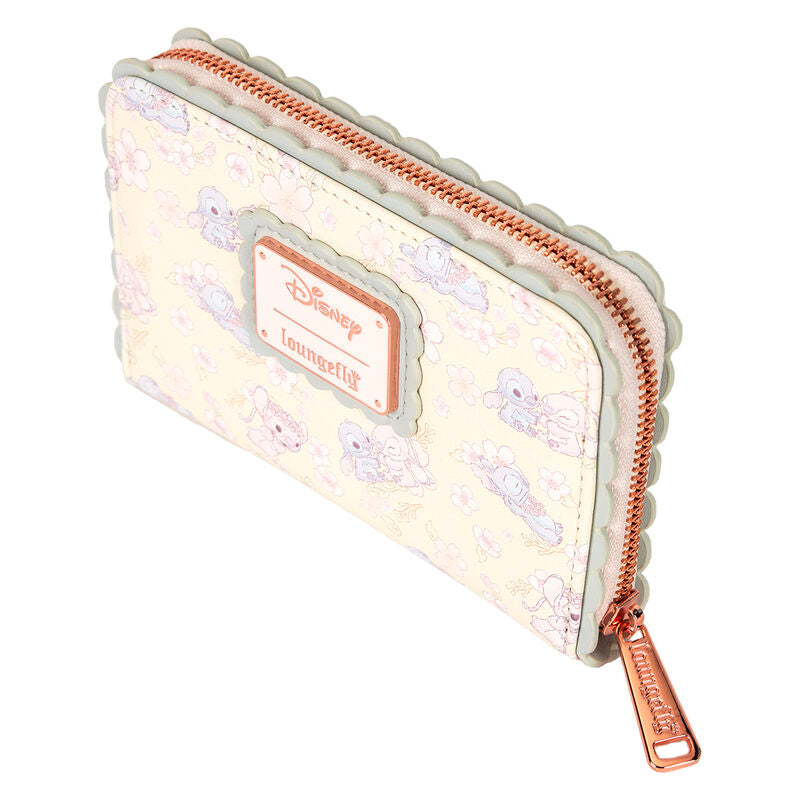 Imagen de Cartera Cherry Blossom Stitch Disney Loungefly parte de nuestra colección en Espadas y más, sitio oficial.
