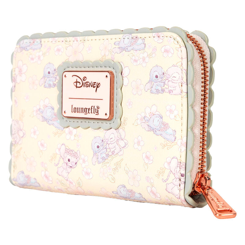 Imagen de Cartera Cherry Blossom Stitch Disney Loungefly parte de nuestra colección en Espadas y más, sitio oficial.