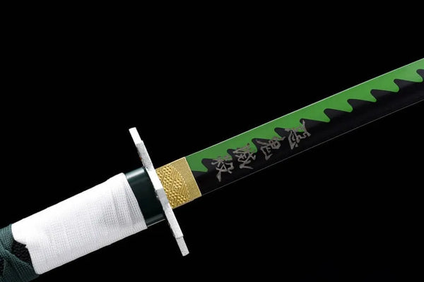 Detalle kanjis y tsuba blanca de la Katana de anime Shinazugawa Sanemi de Kimetsu no Yaiba (Demon Slayer). Vendida por Espadas y más