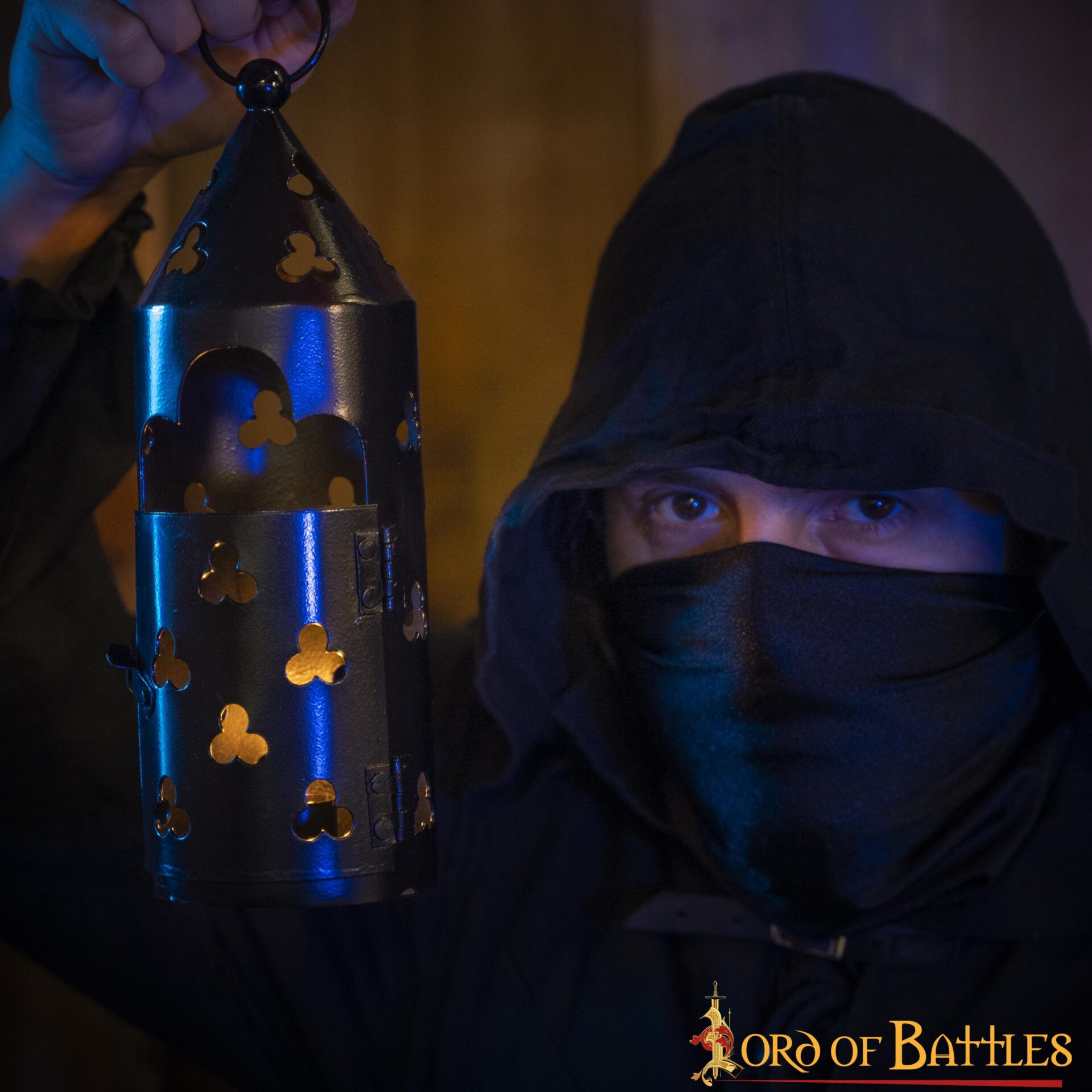 Farol Medieval de Hierro para Velas con Recortes de Trébol y Asa Anular - Imagen 17