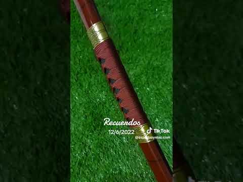 Video de la katana Japonesa Sandai Kitetsu de Zoro de One Piece roja de gama alta con detalles en la hoja. Vendida por Espadas y más