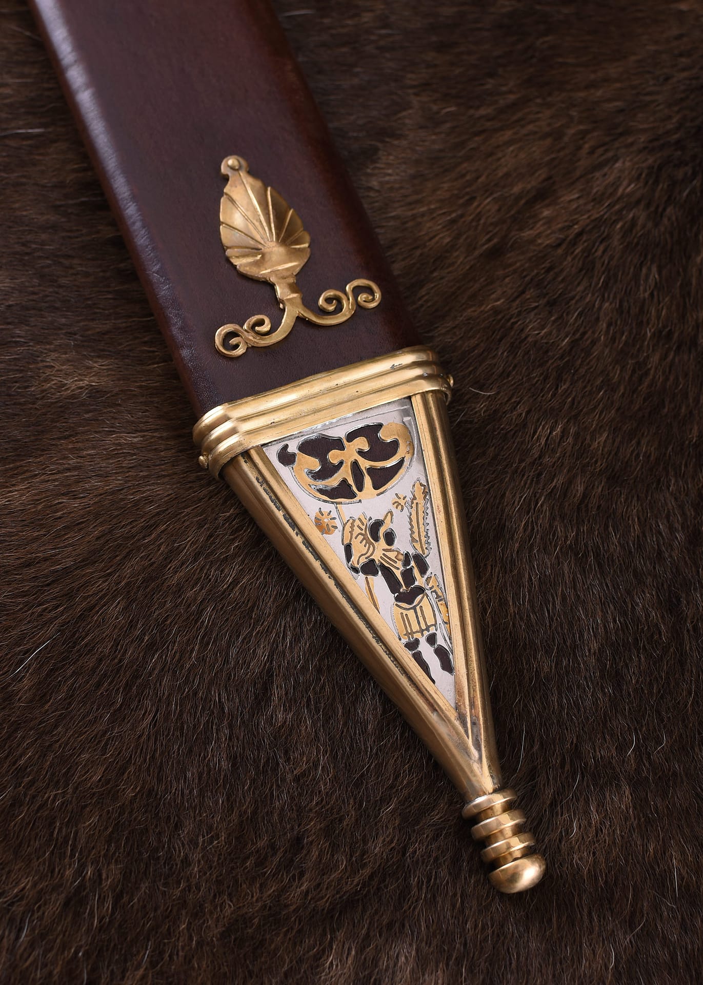 Imagen de Gladius romano tipo Pompeya con vaina, siglo I dC 0180010800 parte de nuestra colección en Espadas y más, sitio oficial.