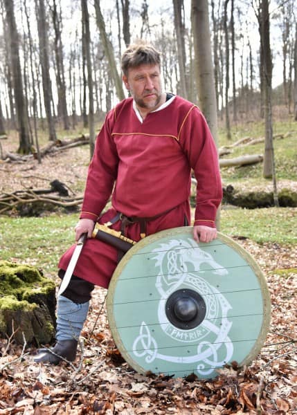 Escudo redondo vikingo "Fenrir" con ribete de cuero crudo, 80 cm 1116448000 - Espadas y Más