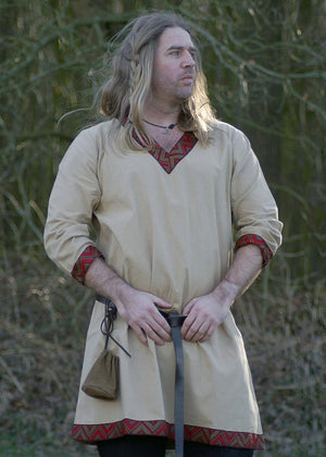 Imagen de 1216201030 Túnica vikinga de algodón, beige parte de nuestra colección en Espadas y más, sitio oficial. Esta imagen describe  coleccioables