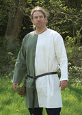 Imagen de 1216202720 Túnica medieval de algodón, verde / blanco parte de nuestra colección en Espadas y más, sitio oficial. Esta imagen describe  coleccioables