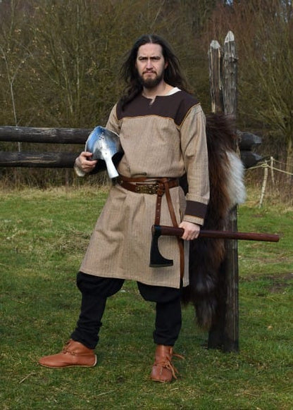 Imagen de Túnica vikinga ove con patrón de espiga, Varios Colores 1280002340 parte de nuestra colección en Espadas y más, sitio oficial.