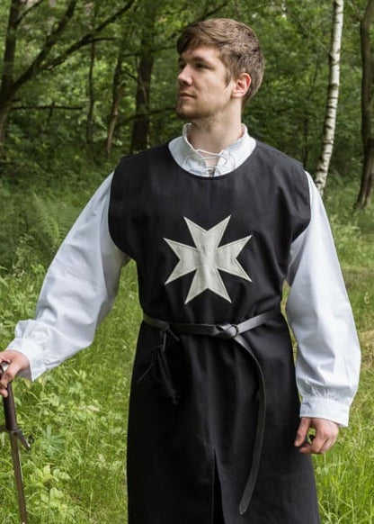 Imagen de Tabardo medieval, Johanniter, negro / natural 1280004420 parte de nuestra colección en Espadas y más, sitio oficial.
