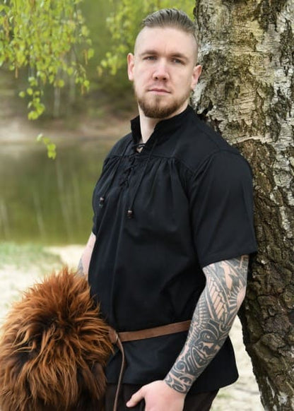 Imagen de Camisa medieval, manga corta, negra 1280005420 parte de nuestra colección en Espadas y más, sitio oficial.