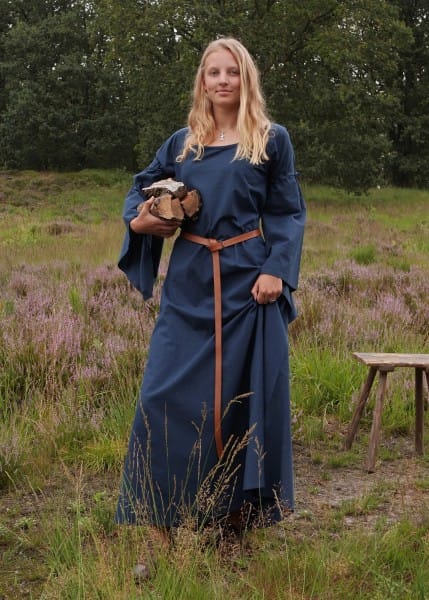Vestido interior medieval Burglinde con mangas de trompeta, Natural o Azul - Espadas y Más