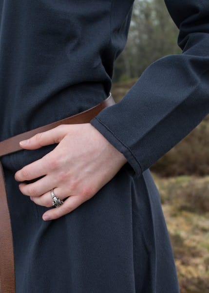 Imagen de Vestido Sencillo medieval Afra hecho de lienzo sólido, azul oscuro o Burdeos  1280022350 parte de nuestra colección en Espadas y más, sitio oficial.