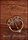 1401901200 Broche vikingo de Goldsborough, latón - Espadas y Más