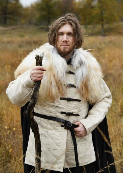 Shoulder Fur hecho de piel de oveja nórdica, moteado blanco 1680603009 - Espadas y Más