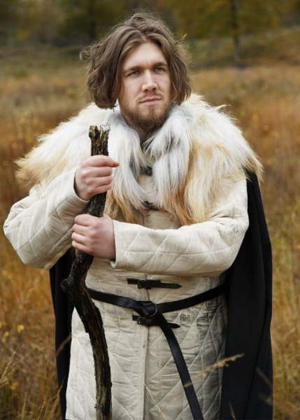 Shoulder Fur hecho de piel de oveja nórdica, moteado blanco 1680603009 - Espadas y Más